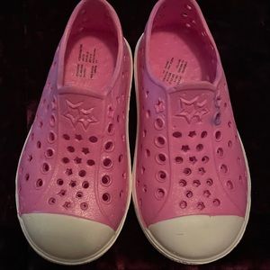 S7 - girls 7-8 water shoes